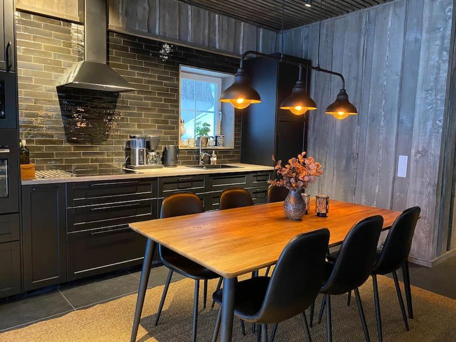 Modern Stuga Med Ski Lodge Kaensla Йервсё Экстерьер фото