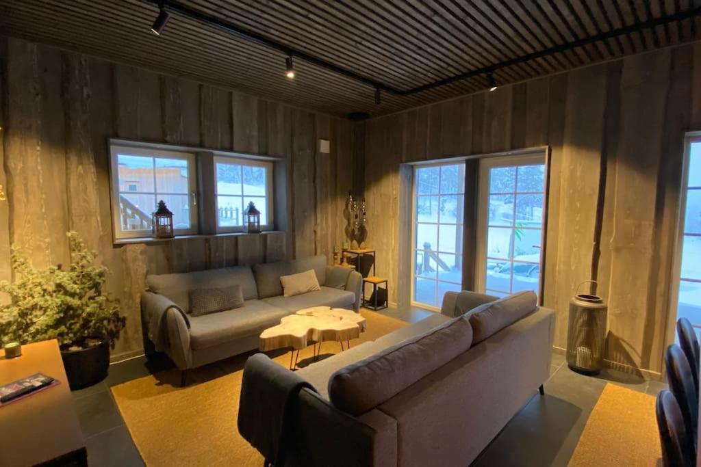 Modern Stuga Med Ski Lodge Kaensla Йервсё Экстерьер фото