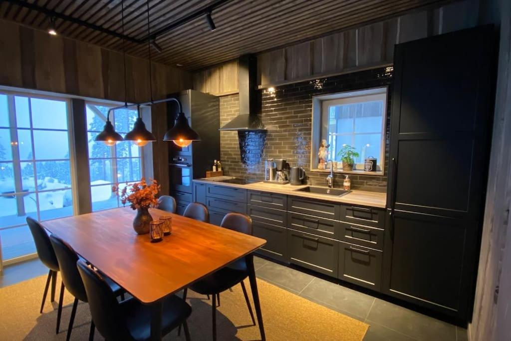 Modern Stuga Med Ski Lodge Kaensla Йервсё Экстерьер фото