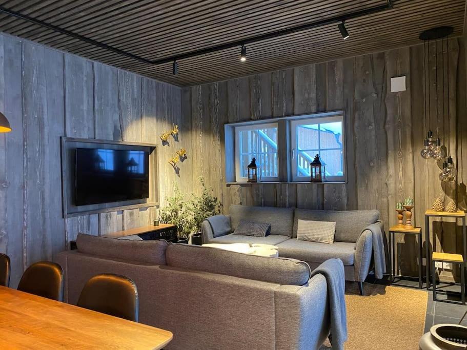 Modern Stuga Med Ski Lodge Kaensla Йервсё Экстерьер фото