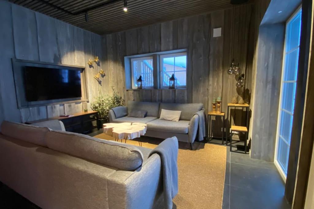 Modern Stuga Med Ski Lodge Kaensla Йервсё Экстерьер фото